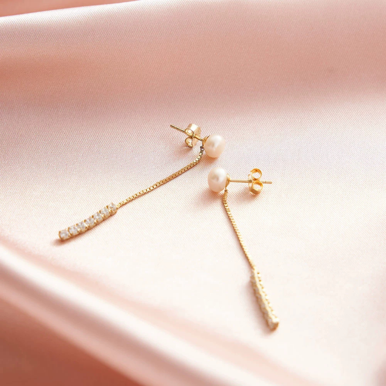Elegant Wave Natural Pearls Silver Earring